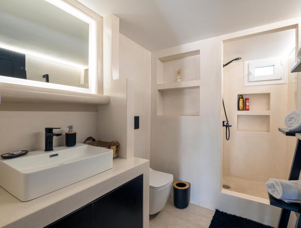 Black And White Apartment Pollonia Buitenkant foto